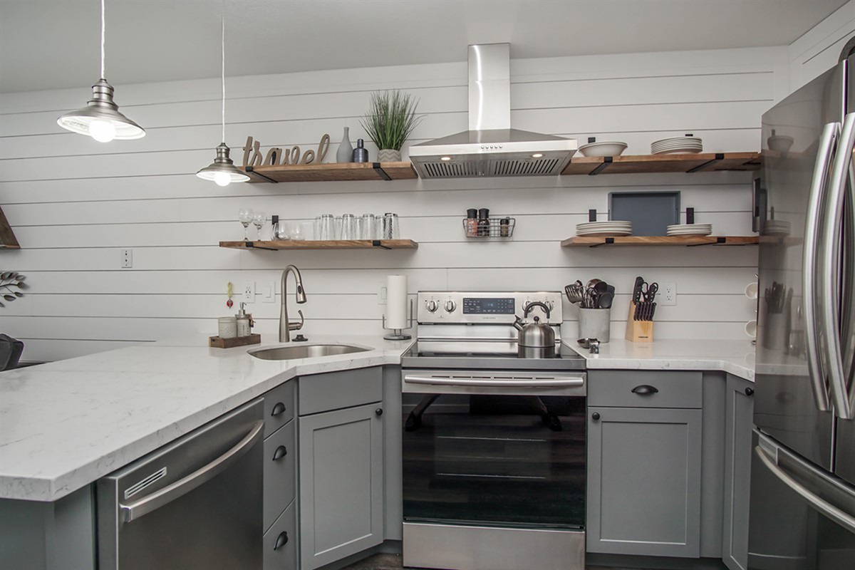 Fully equipped kitchen with stainless steel appliances and plenty of space to cook and entertain.