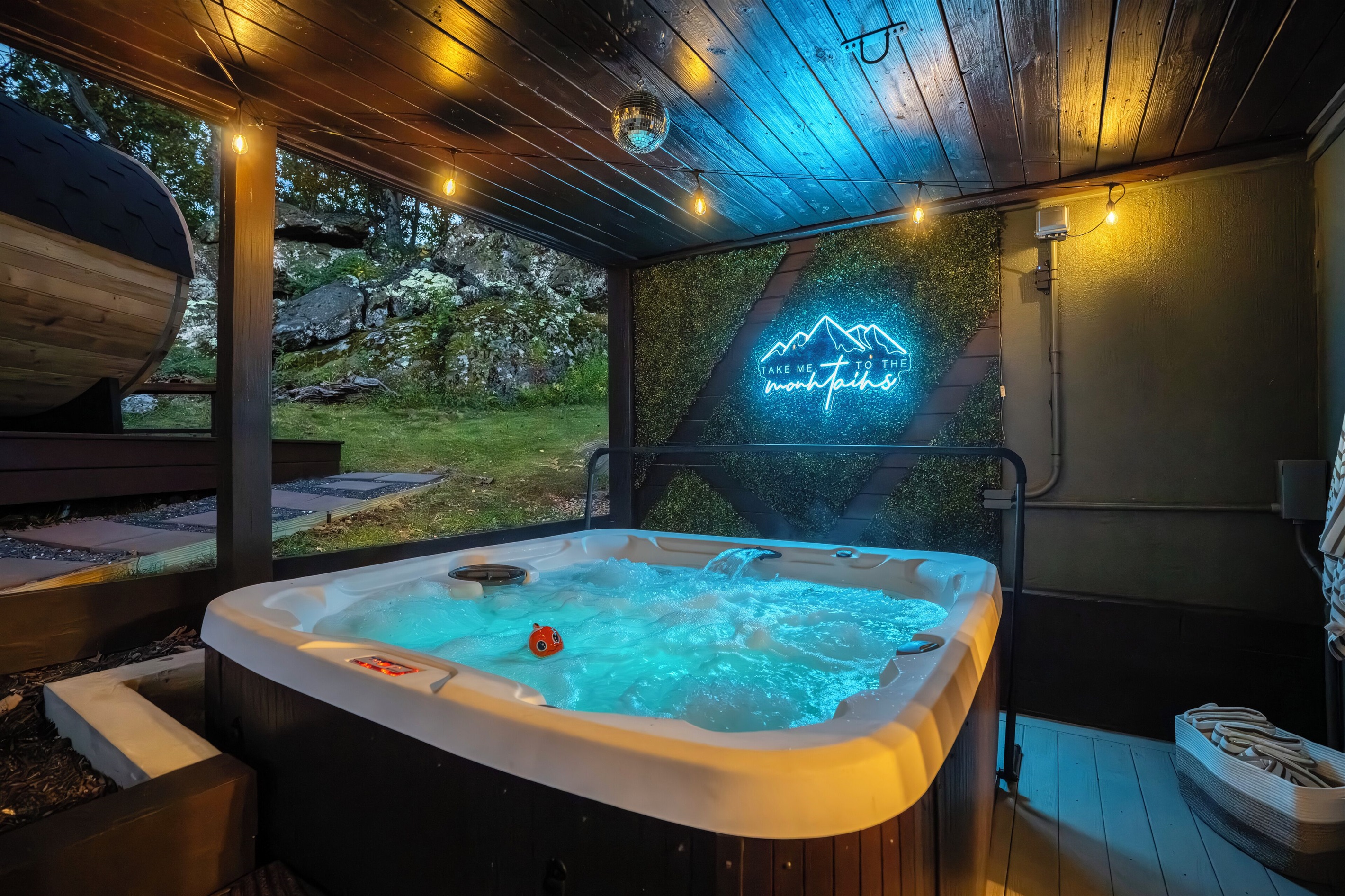 Brand new 7 person hot tub