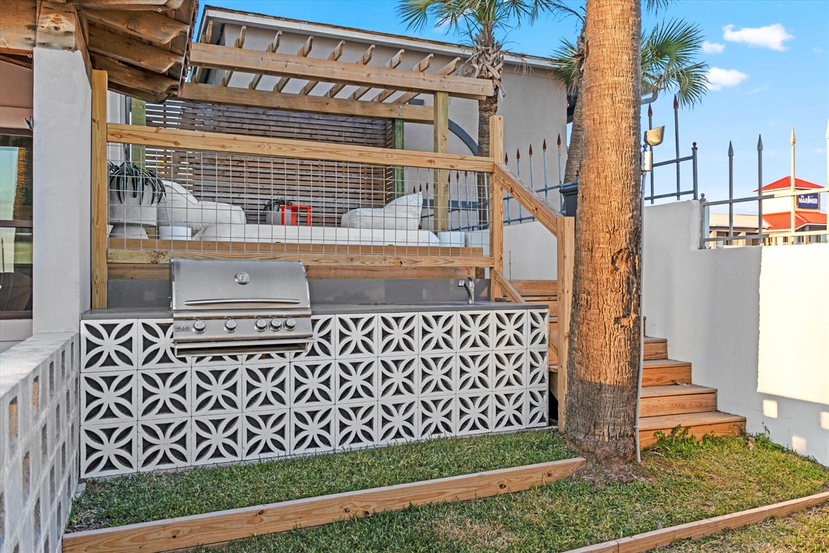 67d7a5d22ec443ceb00fe4efa16bd1e5 Large | Beachhouse | Texas | TX | Vacation Homes | Galveston | Crystal Beach | Kokomo | Breezy Days | Beachfront Elegance | Sunrise Serenity | Southern Sands Property Management, LLC
