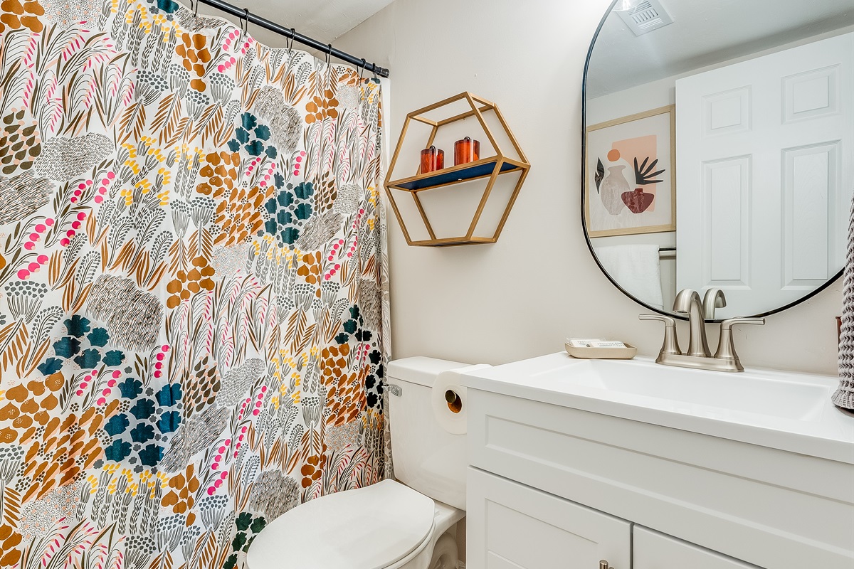 Soak or shower—this space gives you options.