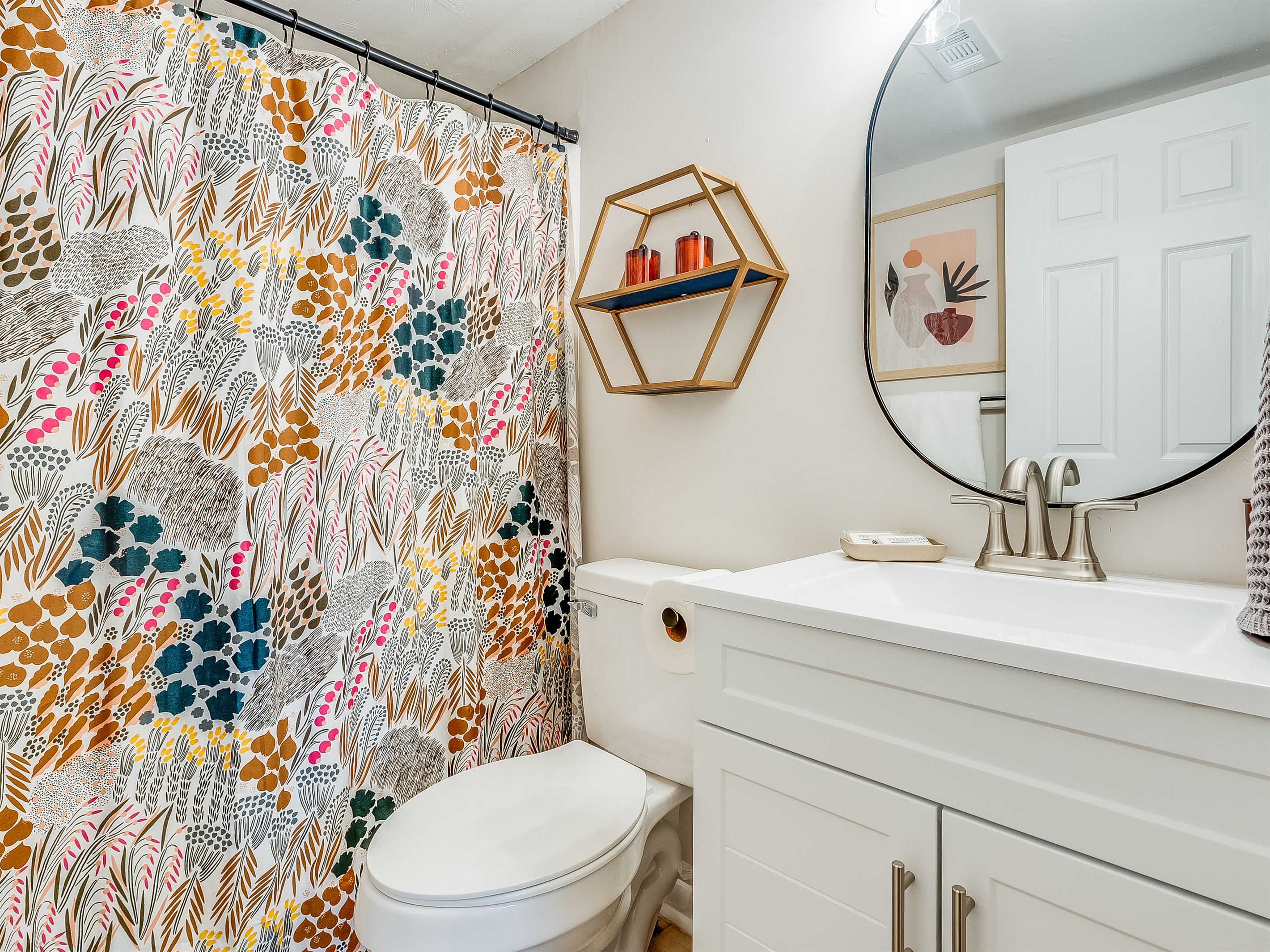 Soak or shower—this space gives you options.