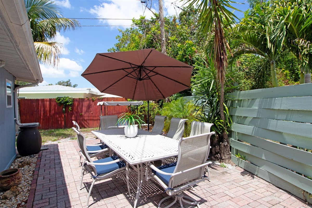 Outdoor areas for eating or fun