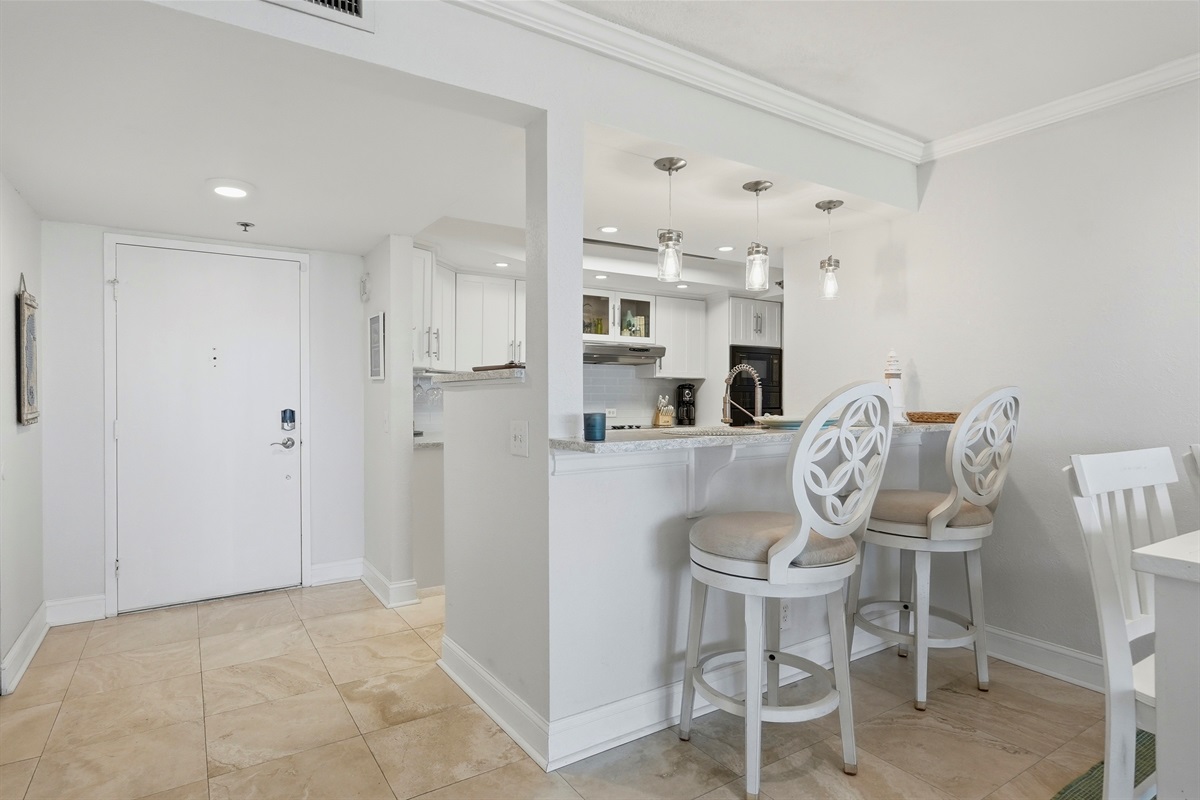 Eat-in kitchen counter