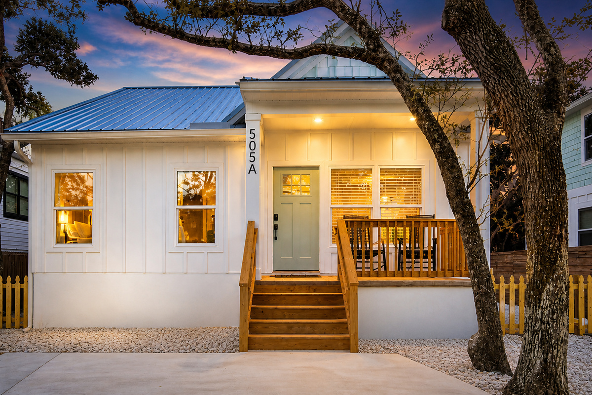 Come enjoy Saint Augustine and relax in this new adorable coastal cottage. 