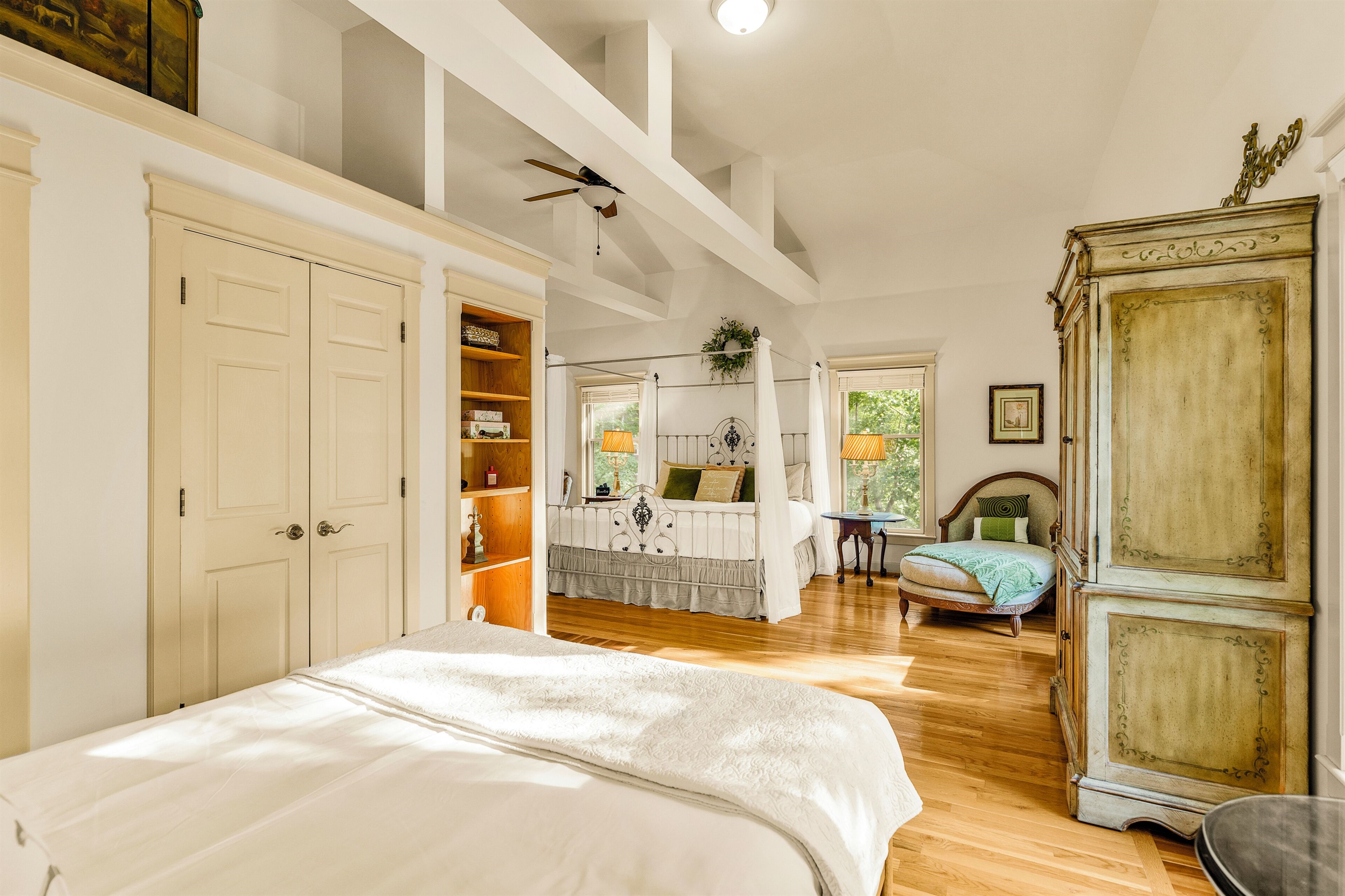 BR1: Main level master with king and queen beds and ensuite bathroom
