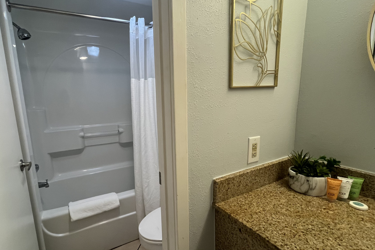 Pamper yourself in our modern bathroom!