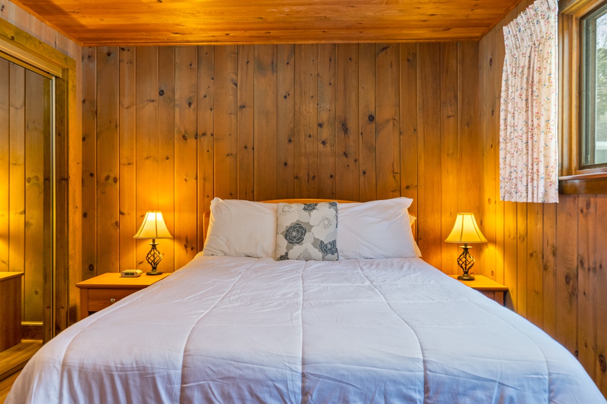 Guest Bedroom - Queen - Main Floor