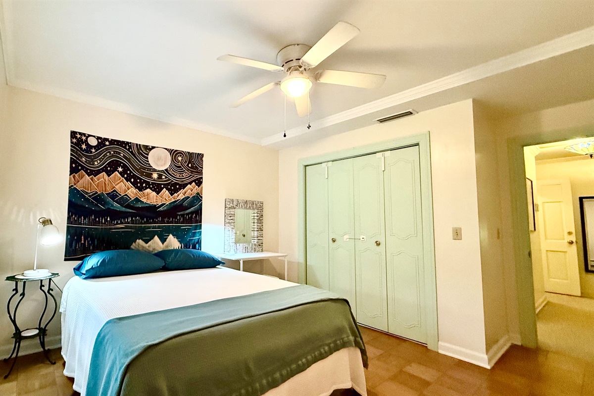 Queen bed in bedroom #4