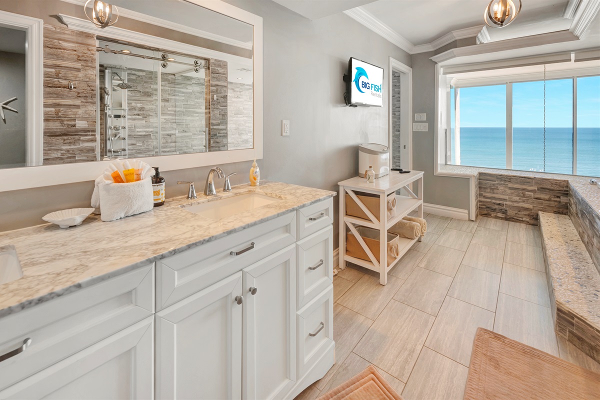 Bathroom with Amazing Views!