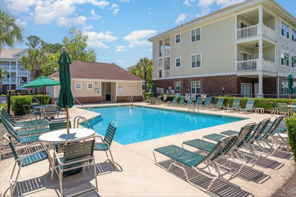 Cypress Bend community pool and lounge area