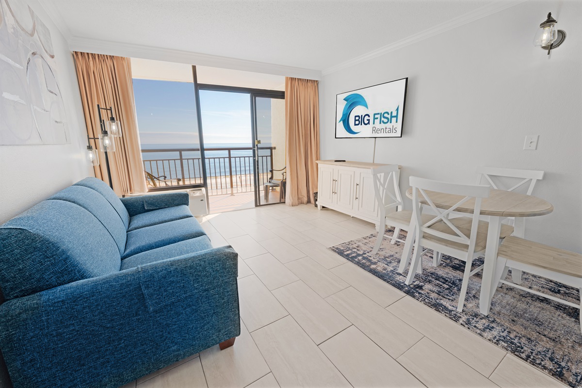 Living Room with Stunning Views🌊☀️