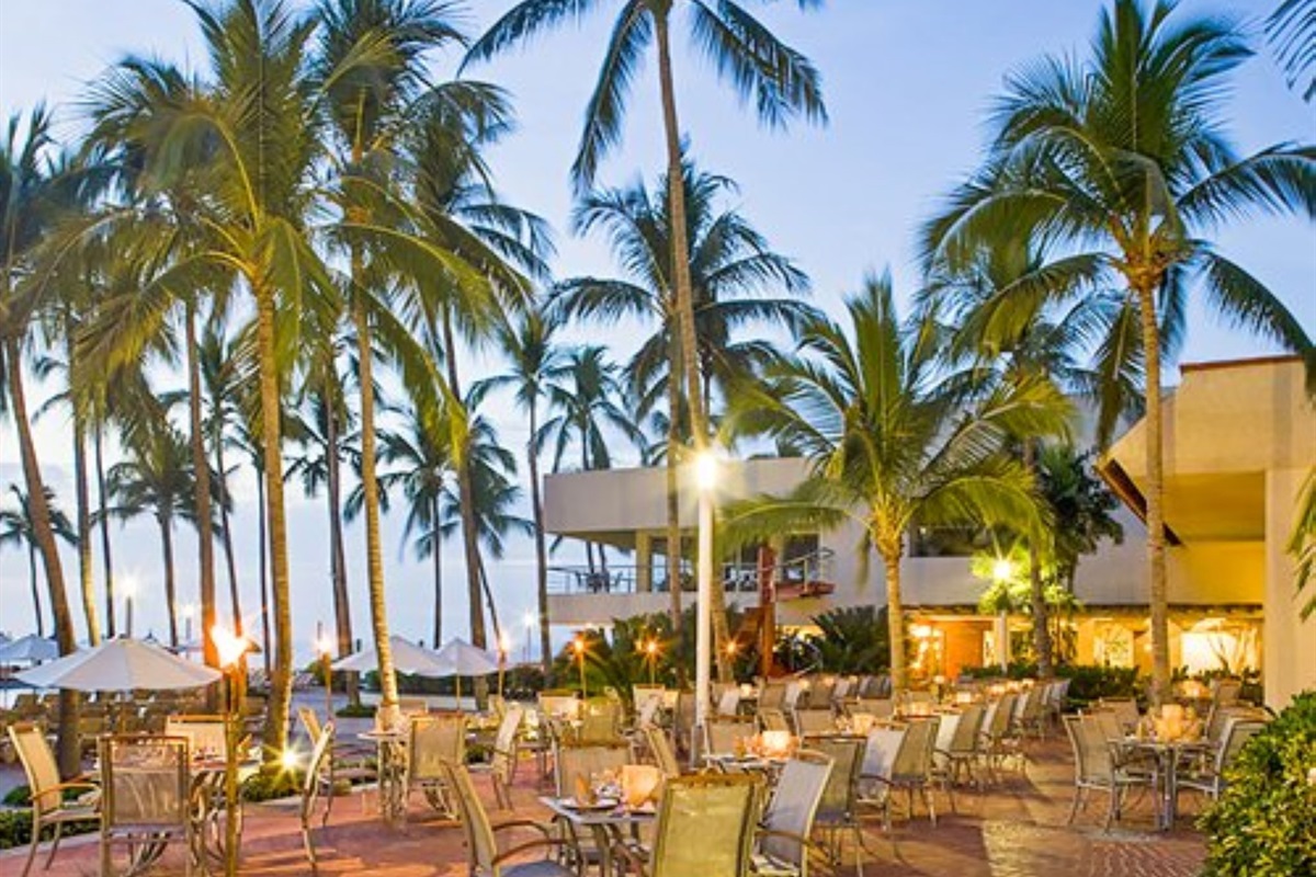 Outdoor Dining @ Buganvilia Vacation Owner Club, Vacation Travel Exclusives