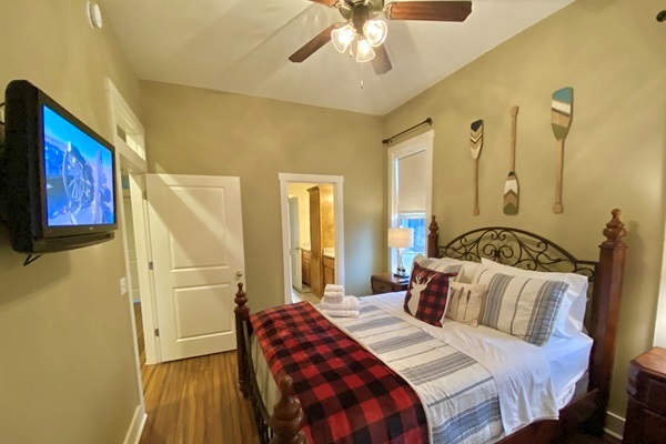 Bedroom 3 queen size bed and ensuite jack'n'Jill Bath