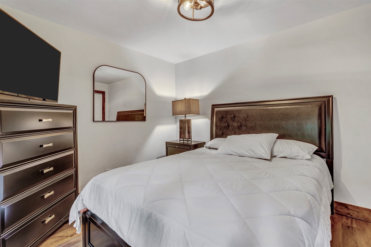 Second Bedroom - Queen