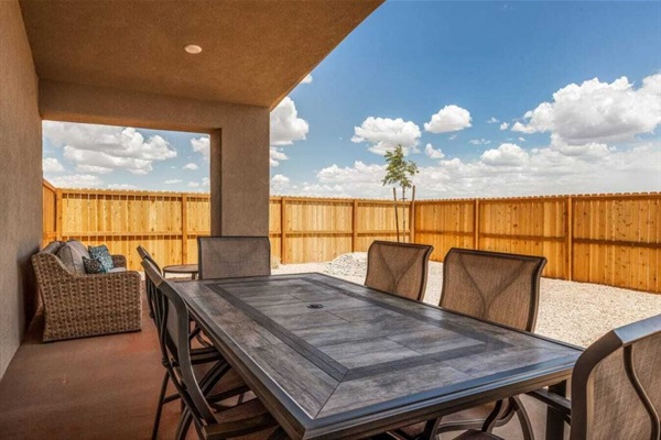 Outdoor Seating & Dining