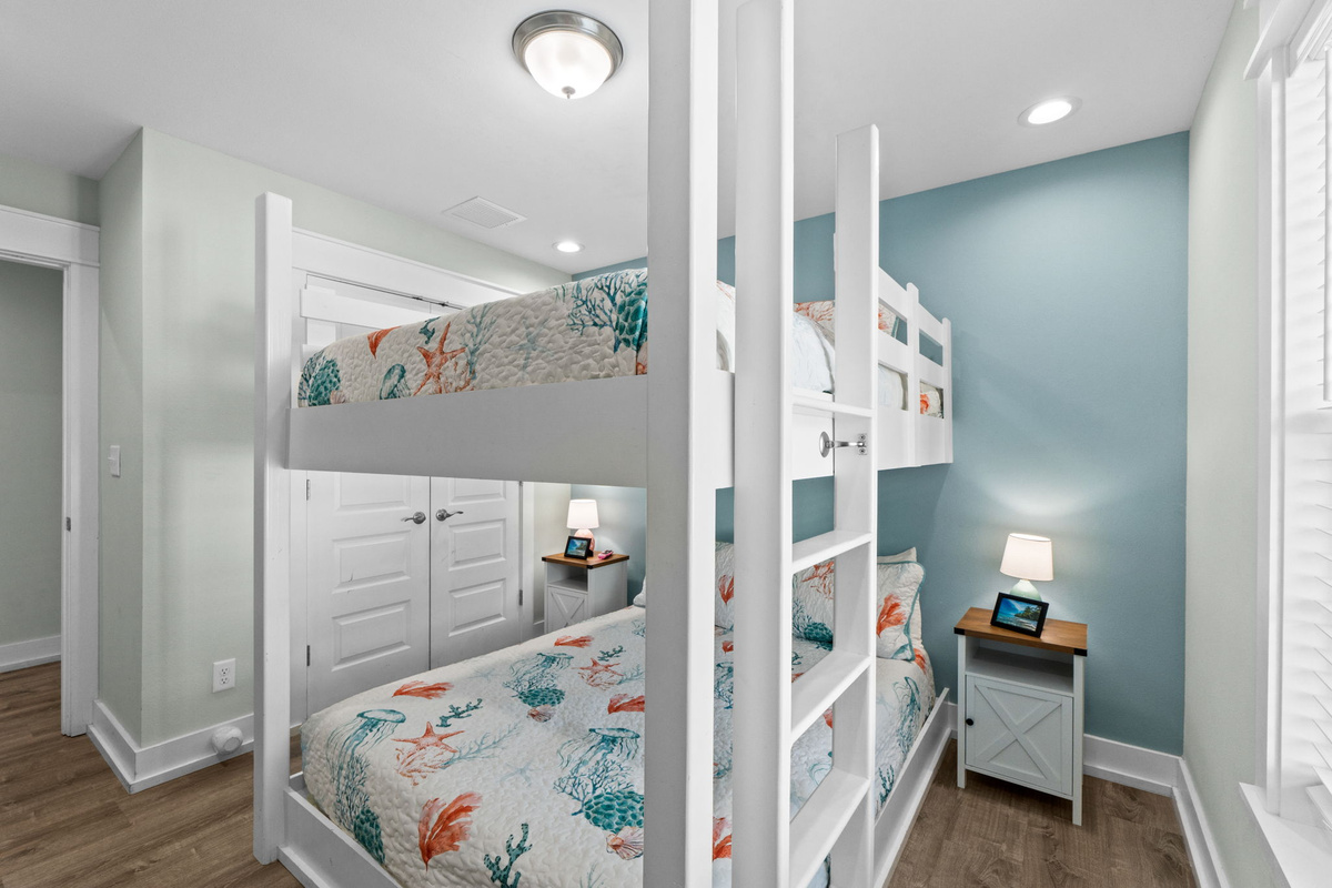 1st floor queen bunk room #2