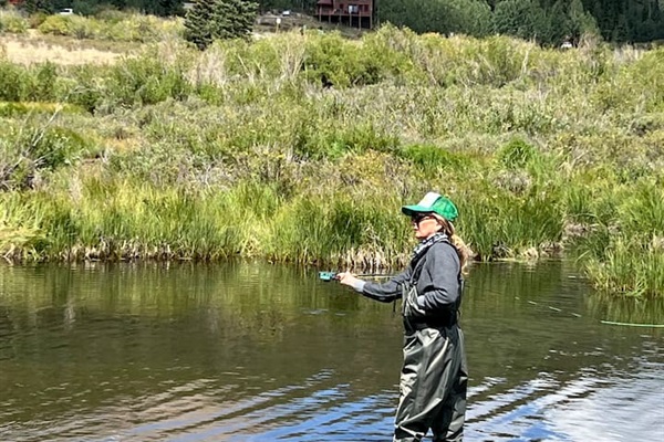 Fly fishing directly outside the house at the bottom of the driveway. Lower Platte River has lots of options. There is also a pond for regular fishing about 1/2 mile up the road in front of the cabin. 