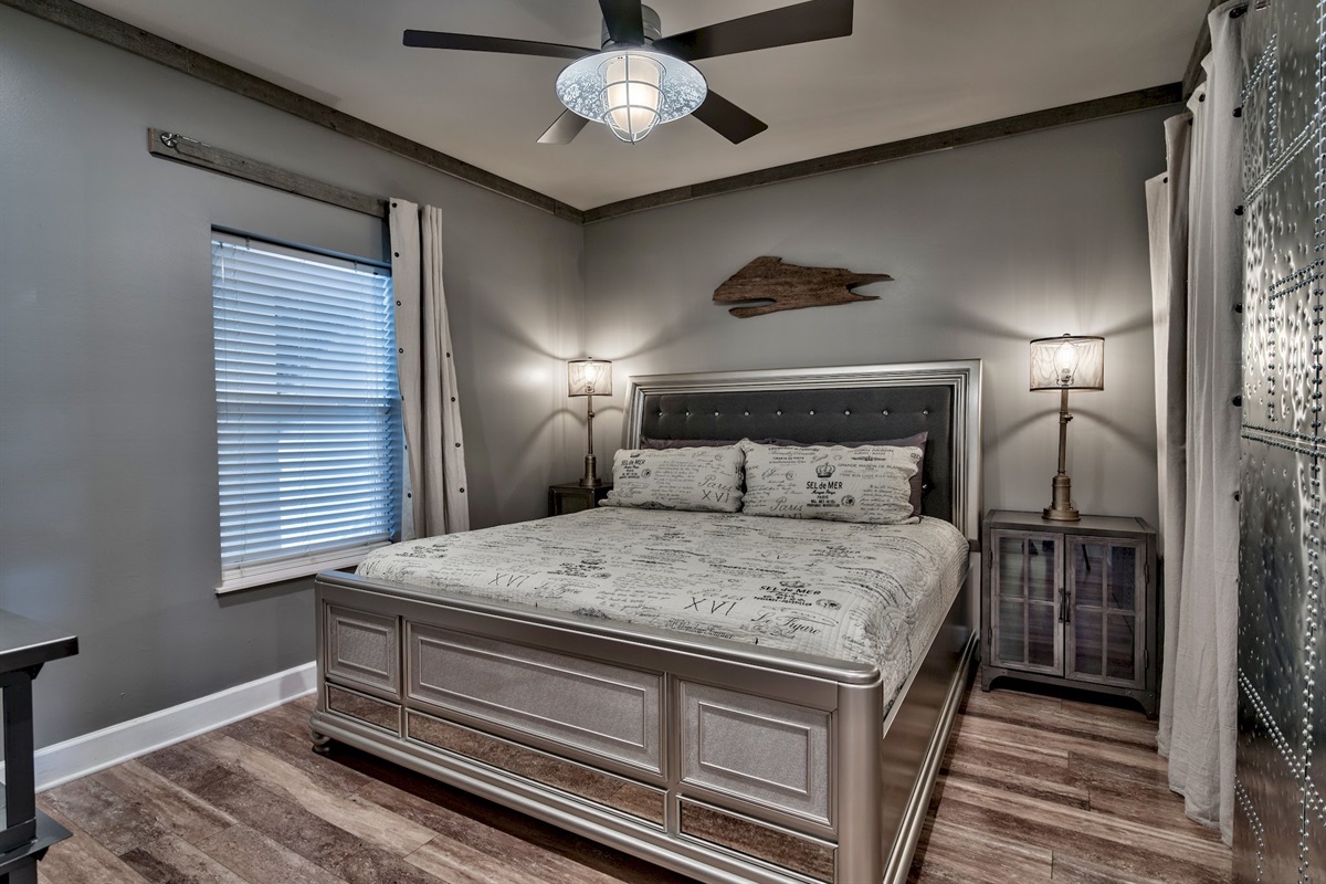 Guest King Bedroom with en suite bath