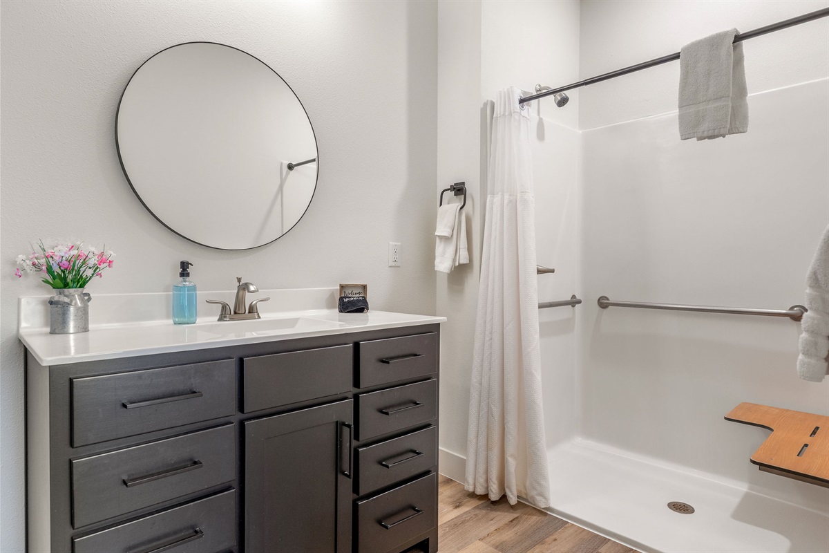 Accessible ensuite bath