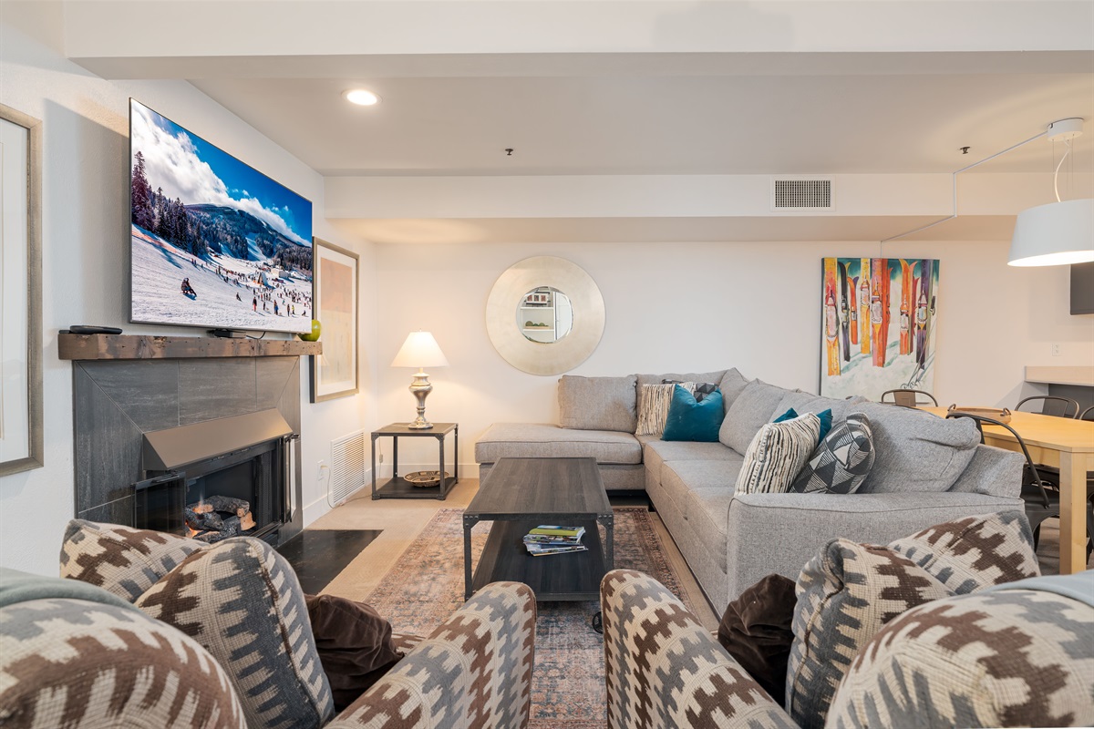 Cozy area to watch TV and enjoy gas fire