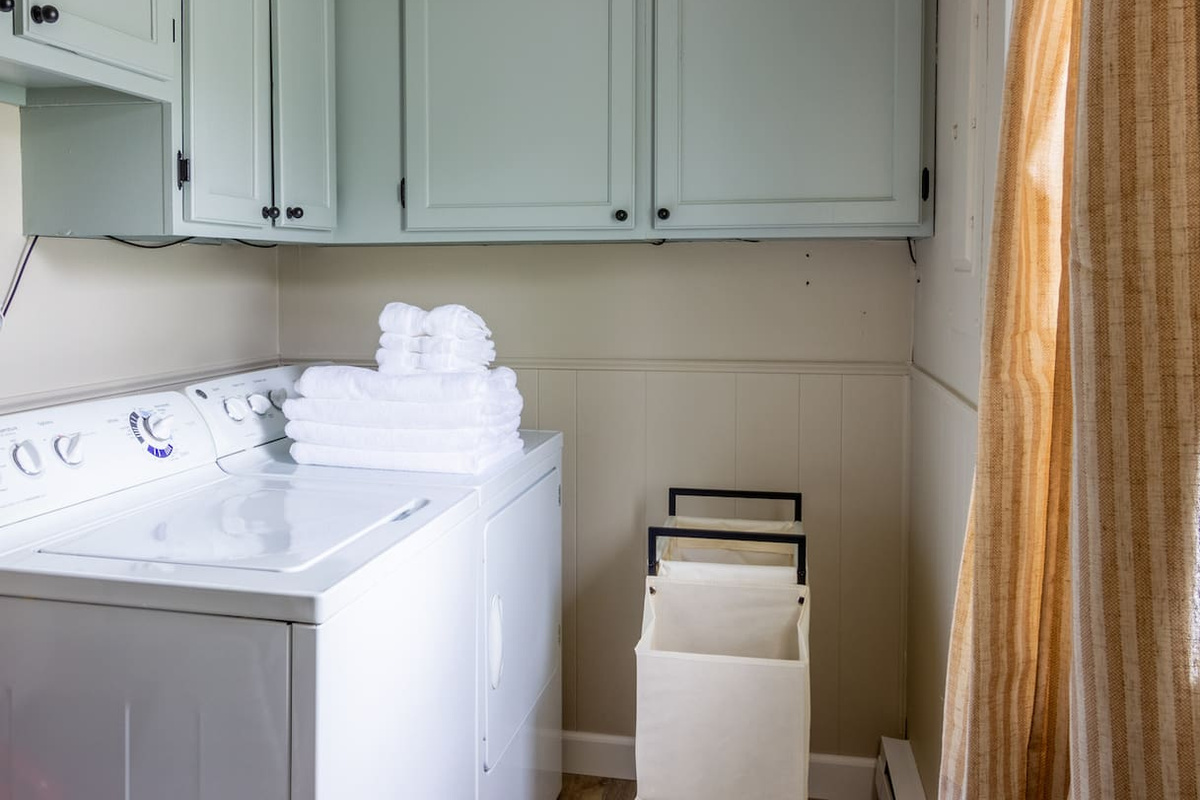 Fresh towels and a well-organized laundry corner keep longer stays simple.