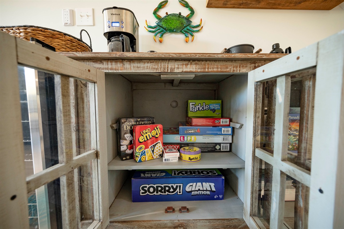 ⭐A cabinet stocked with classic games and puzzles - perfect for beach‑break fun, rainy‑day entertainment, or bringing everyone together for a little friendly competition. 