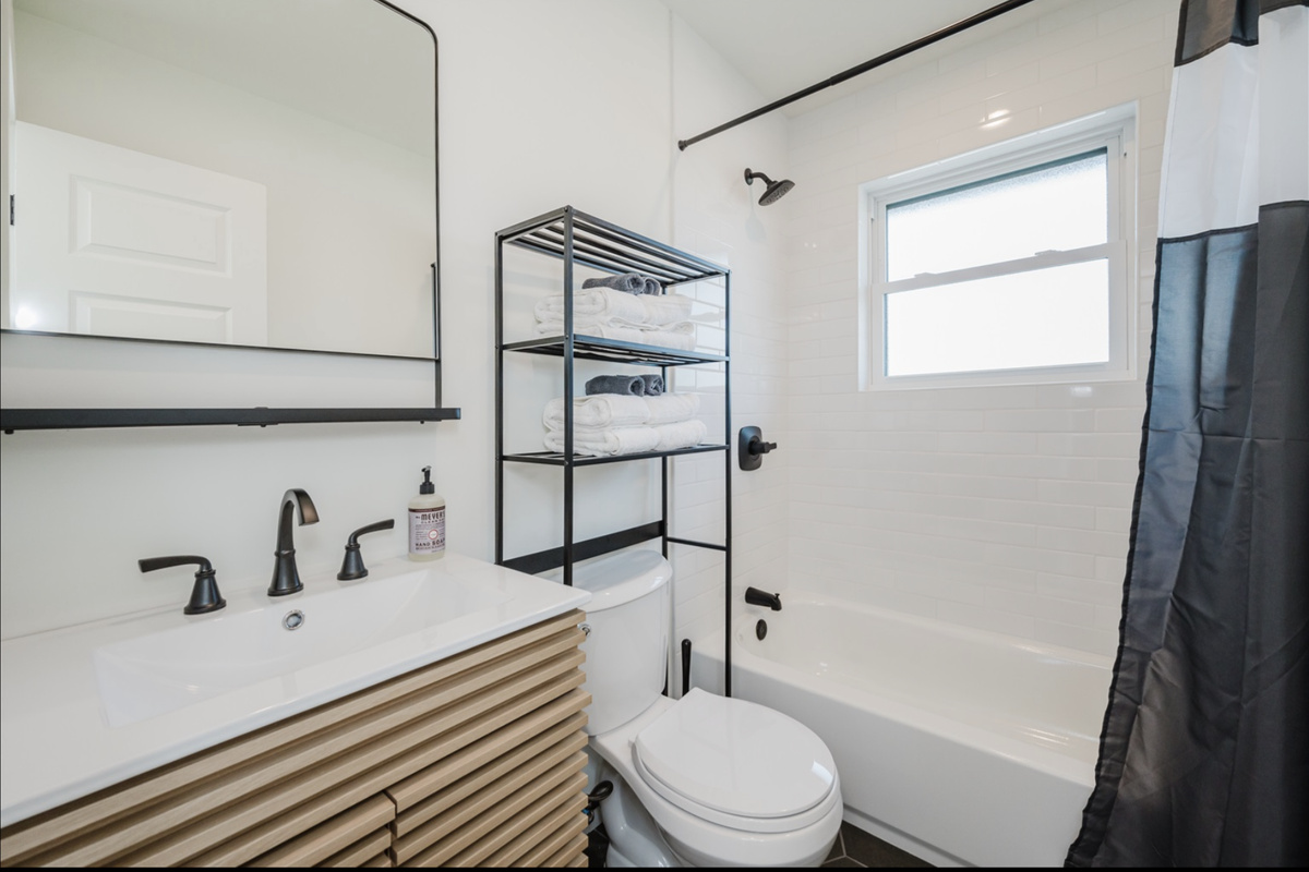 Step into this full sized bathroom for a morning refresh!