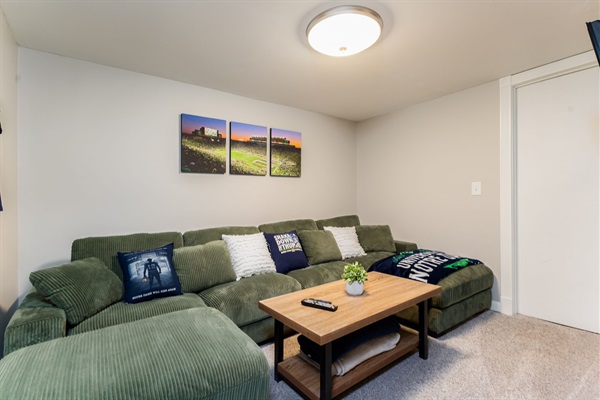 Rockne's Rally<>Updated 3BR 2 Bathroom Home 1 Mile to ND, photo 16