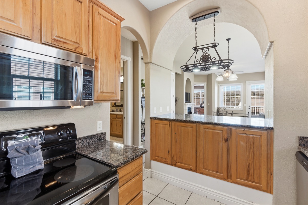 Fully stocked kitchen, your home away from home. 