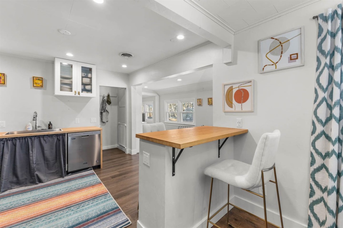 Kitchen with Breakfast Bar