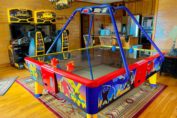 4-player monster air hockey, Majestica Lodge