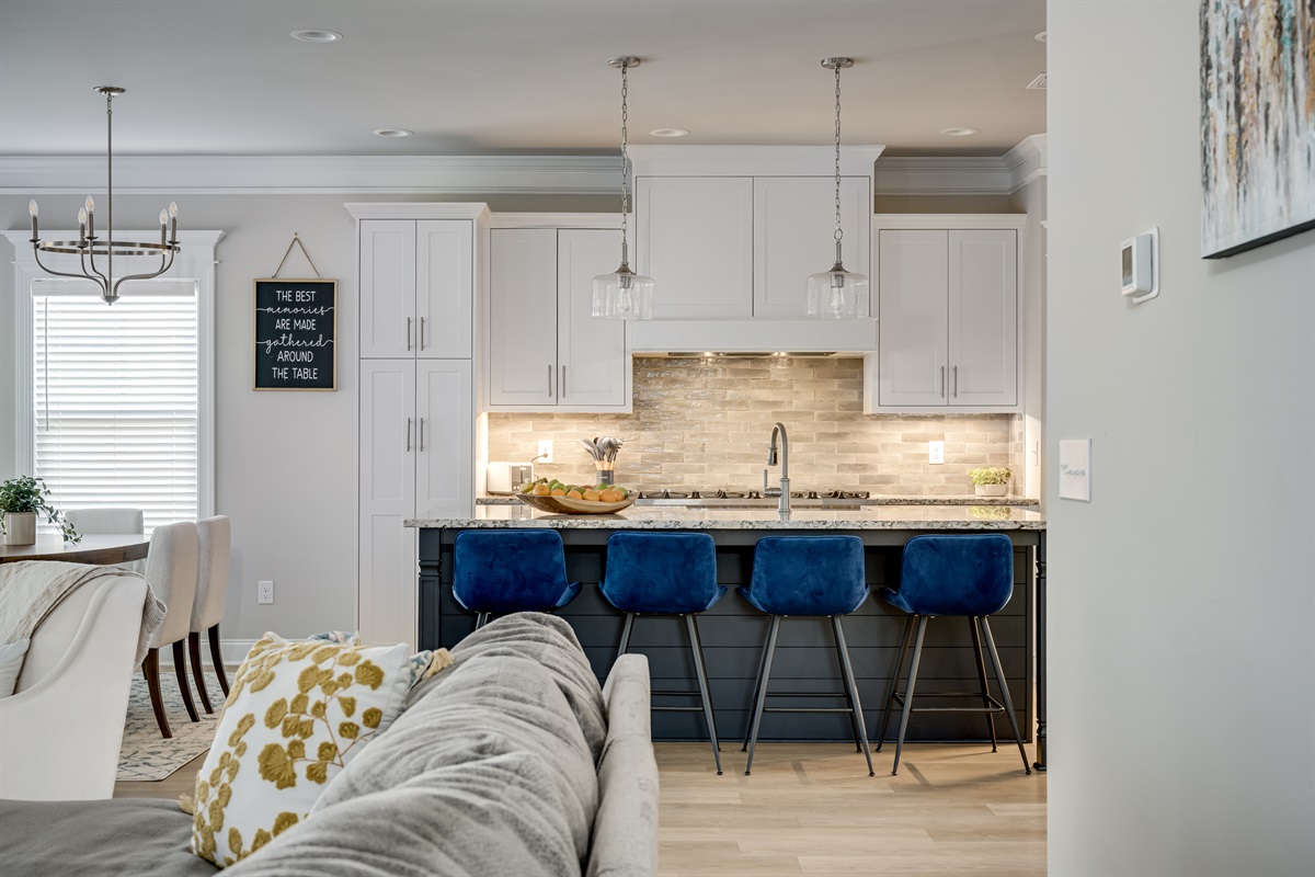🥂 Host in style with a kitchen built for unforgettable gatherings.