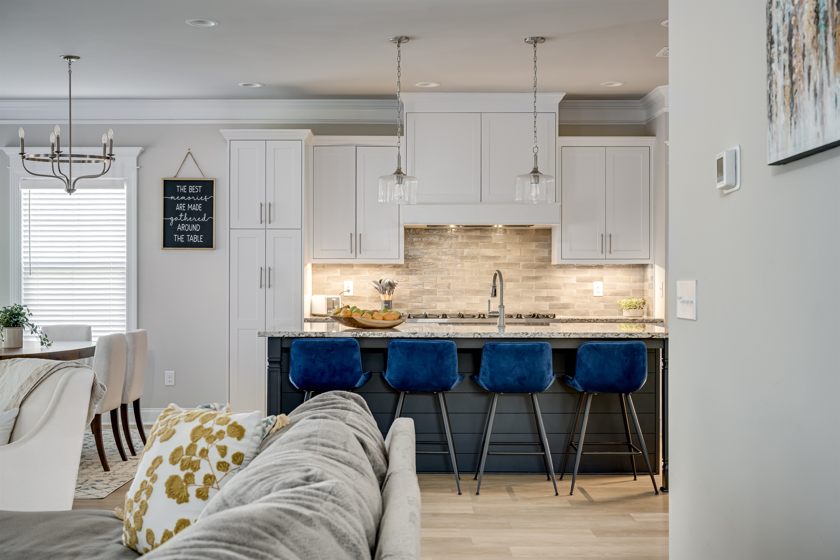 🥂 Host in style with a kitchen built for unforgettable gatherings.