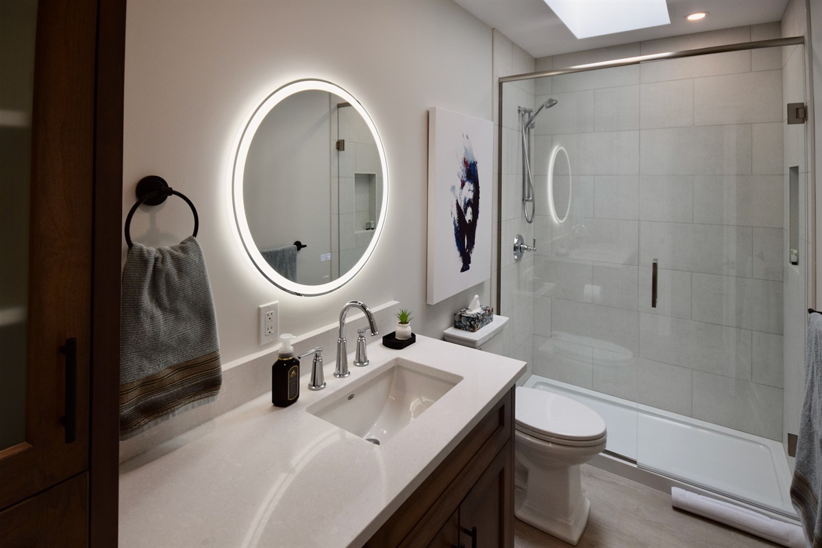 68663bd37943425f8f7d92342fb3d455 Large