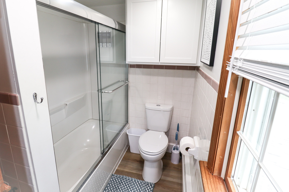 Spacious full bathroom serving all upstairs bedrooms