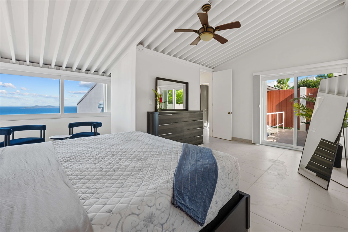 Guest suite with king bed and sitting room