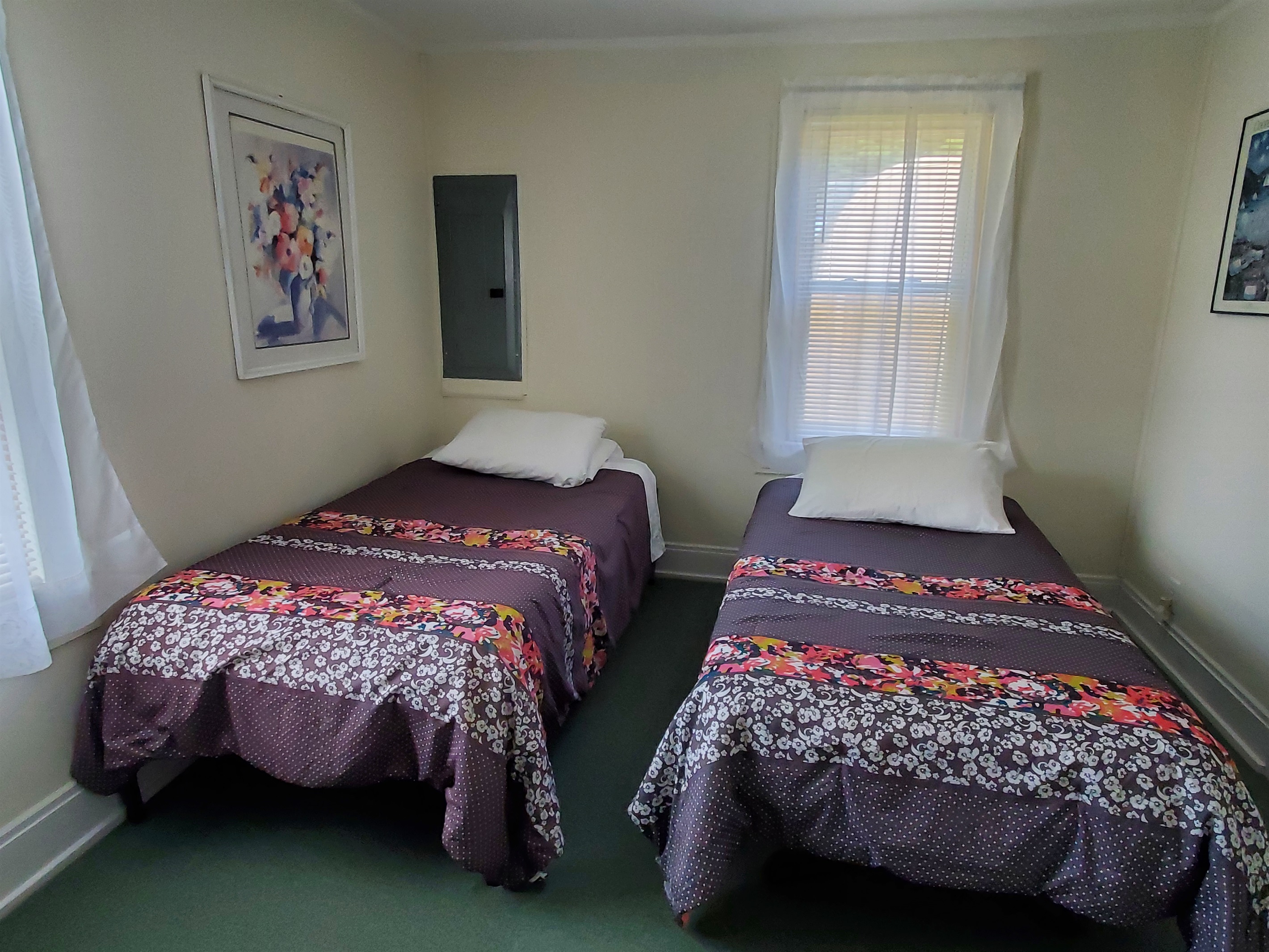 Twin bedroom