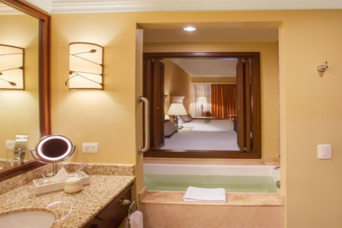 Owner Executive Suite at the Sunset Beach, Vacation Travel Exclusives