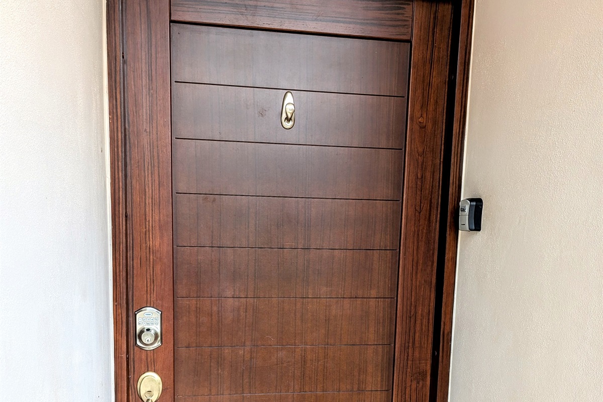 Front entry door with lock box key access