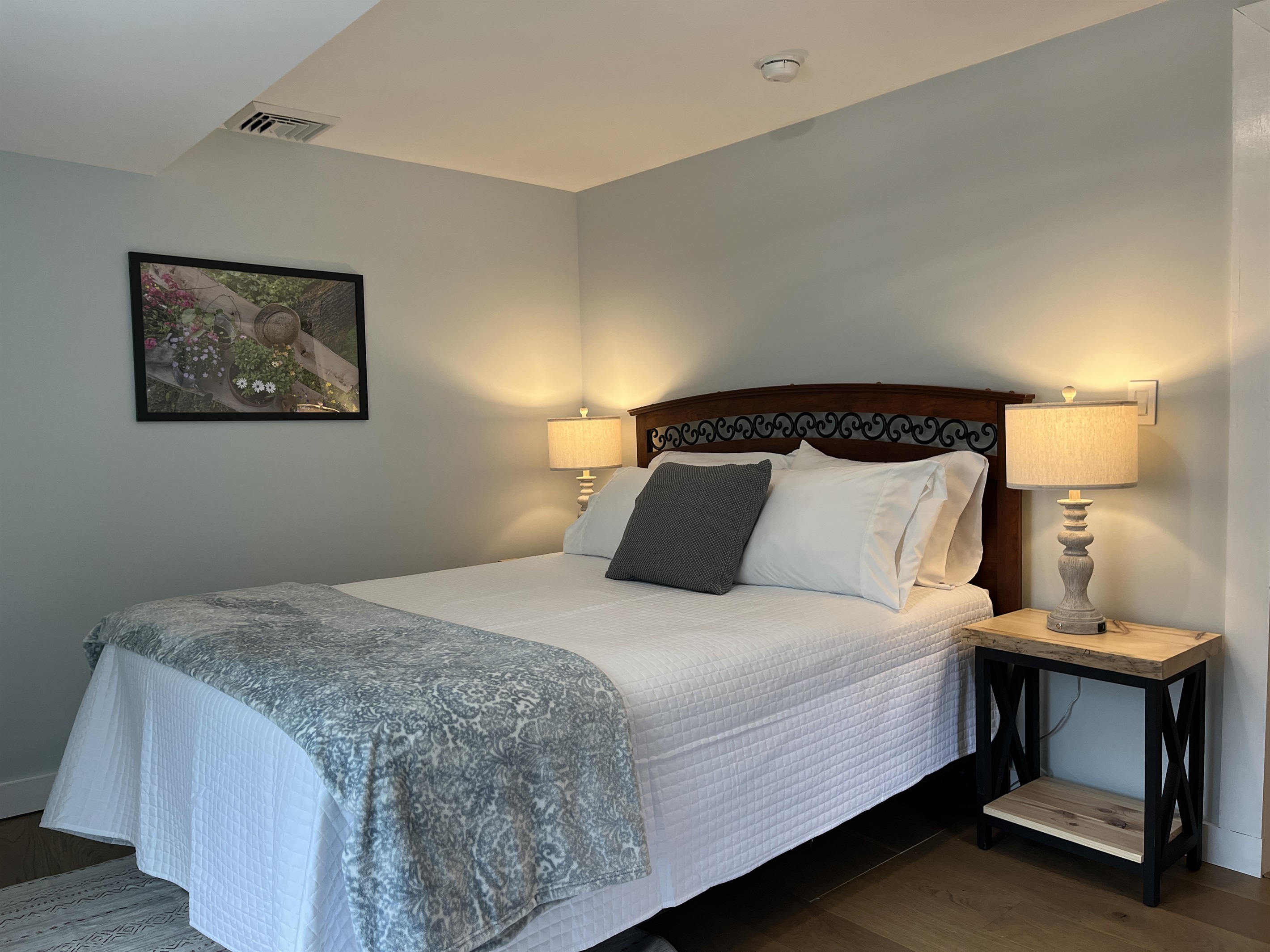 Queen bedroom #4