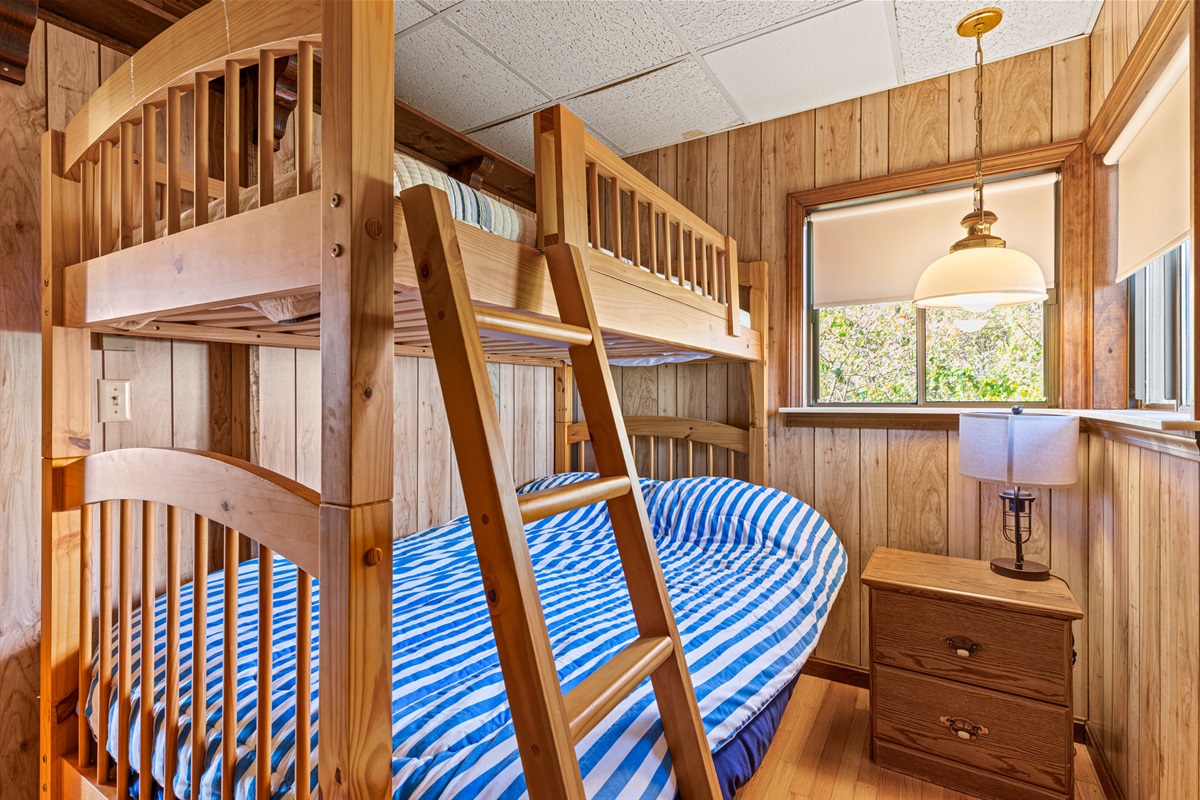 Bunk bed with full and twin bed Lower level