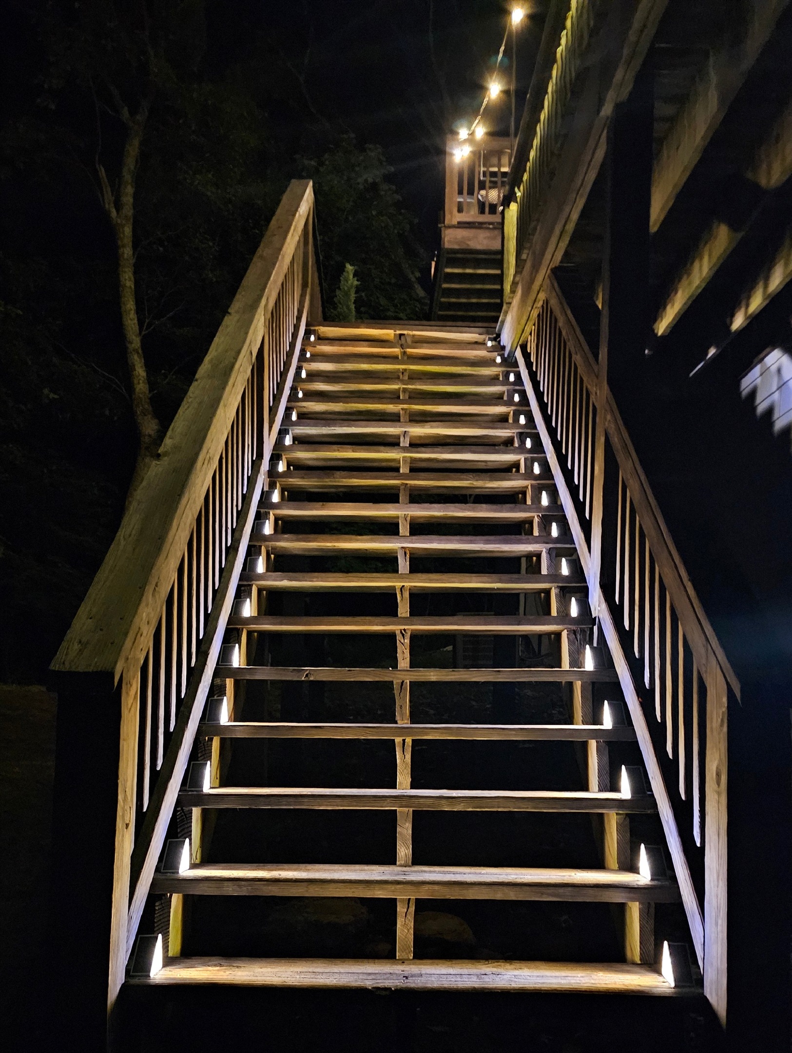 Accessibility Feature  - Lit path to the guest entrance - PRIMARY Photo