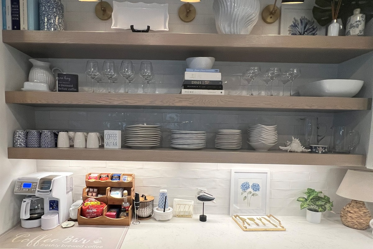 Full kitchen with coffee bar