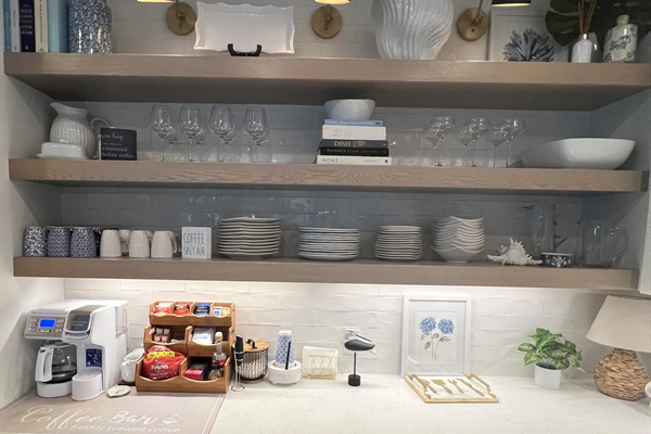 Full kitchen with coffee bar
