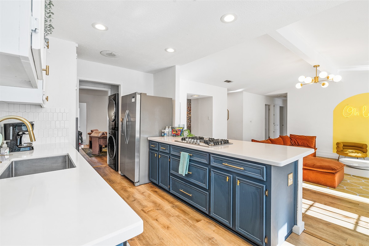 Modern, sleek, and functional 🍽️🧑‍🍳, this kitchen has everything you need to create your culinary masterpieces.