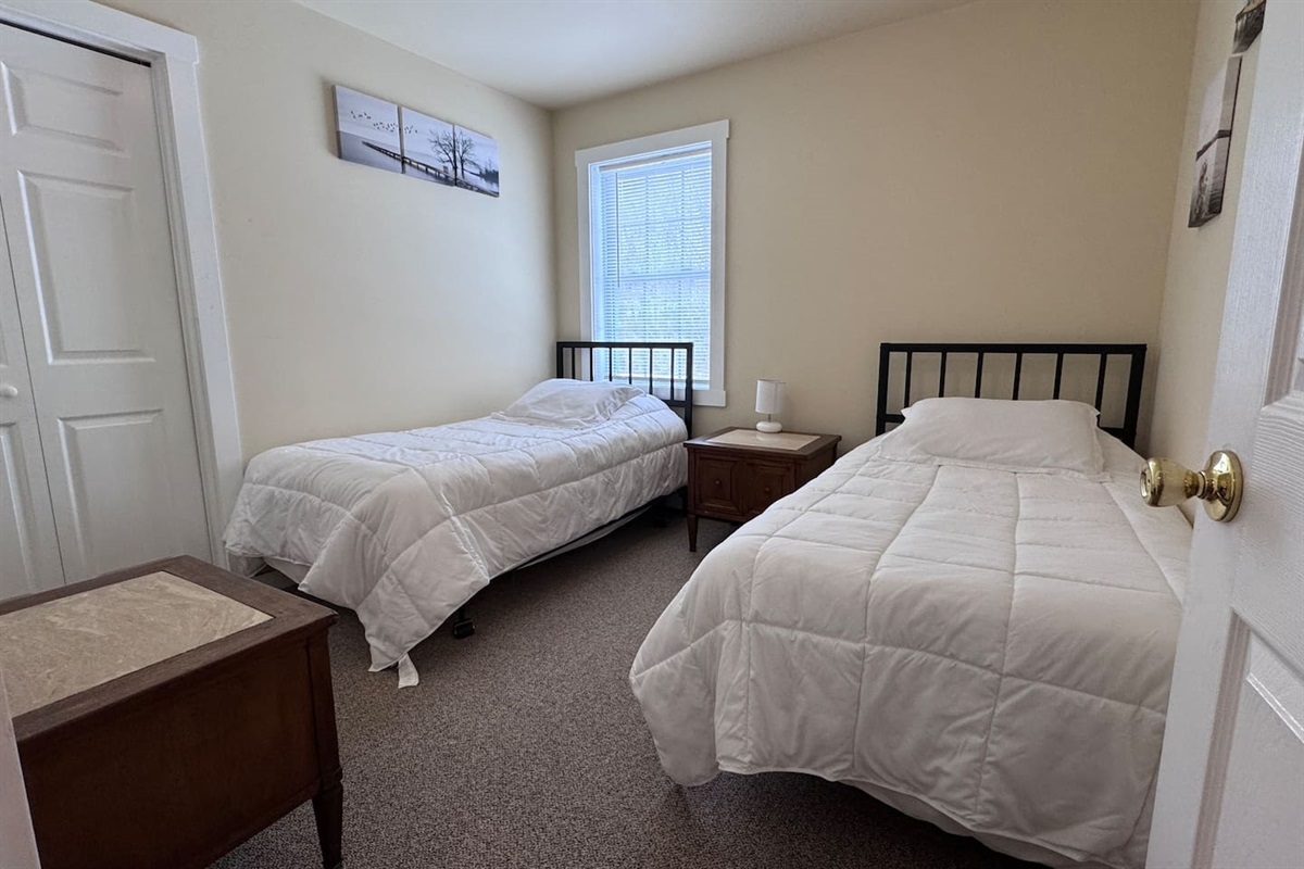 Second Bedroom with 2 twin beds