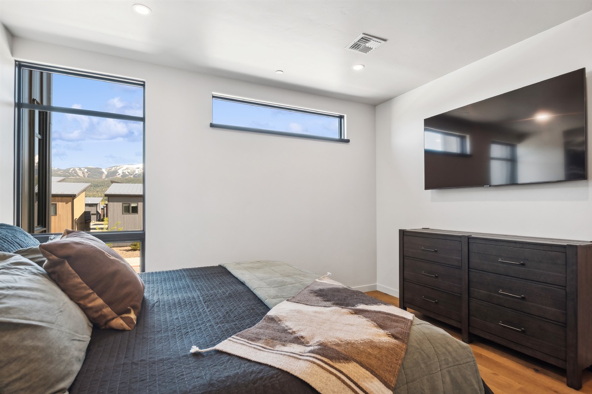 Unwind with stunning mountain views and modern amenities for perfect relaxation!