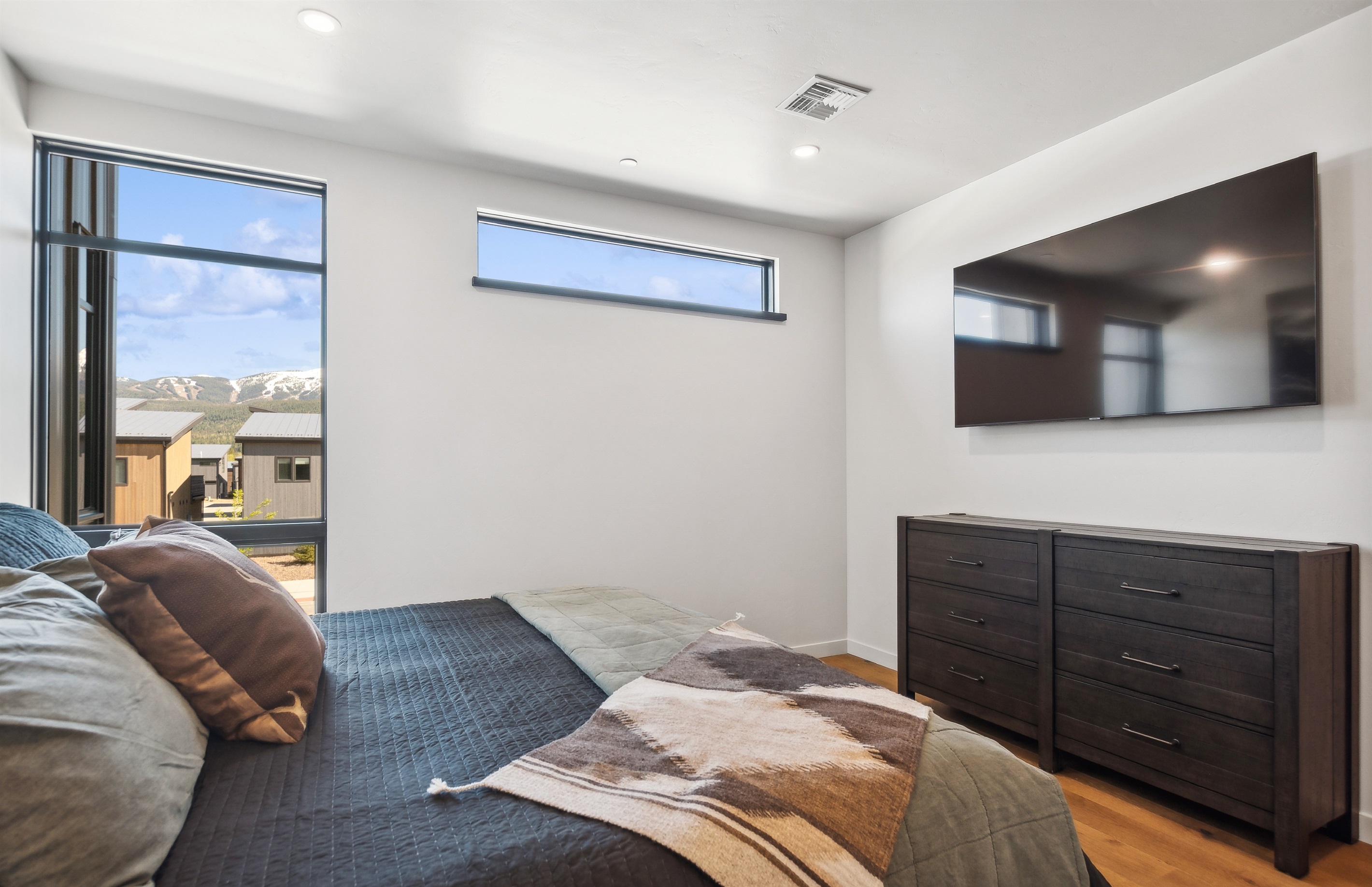 Unwind with stunning mountain views and modern amenities for perfect relaxation!