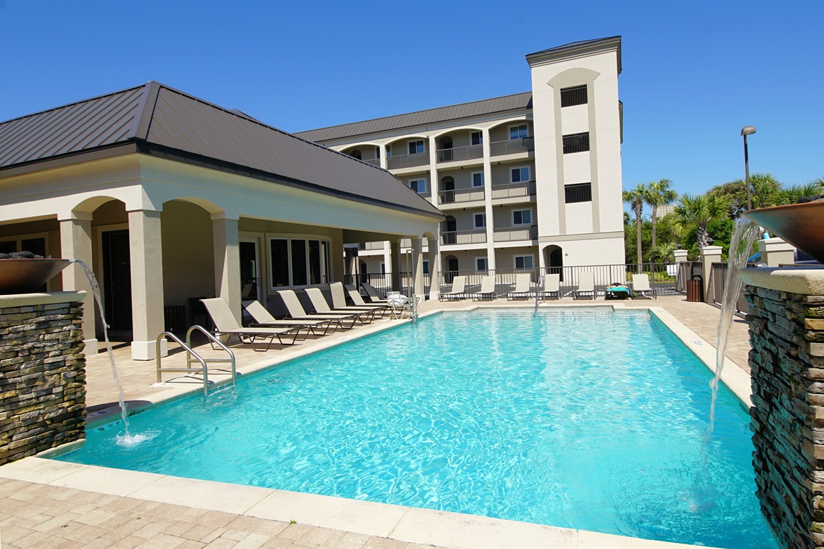 Alerio has a large communal pool heated through out the Winter