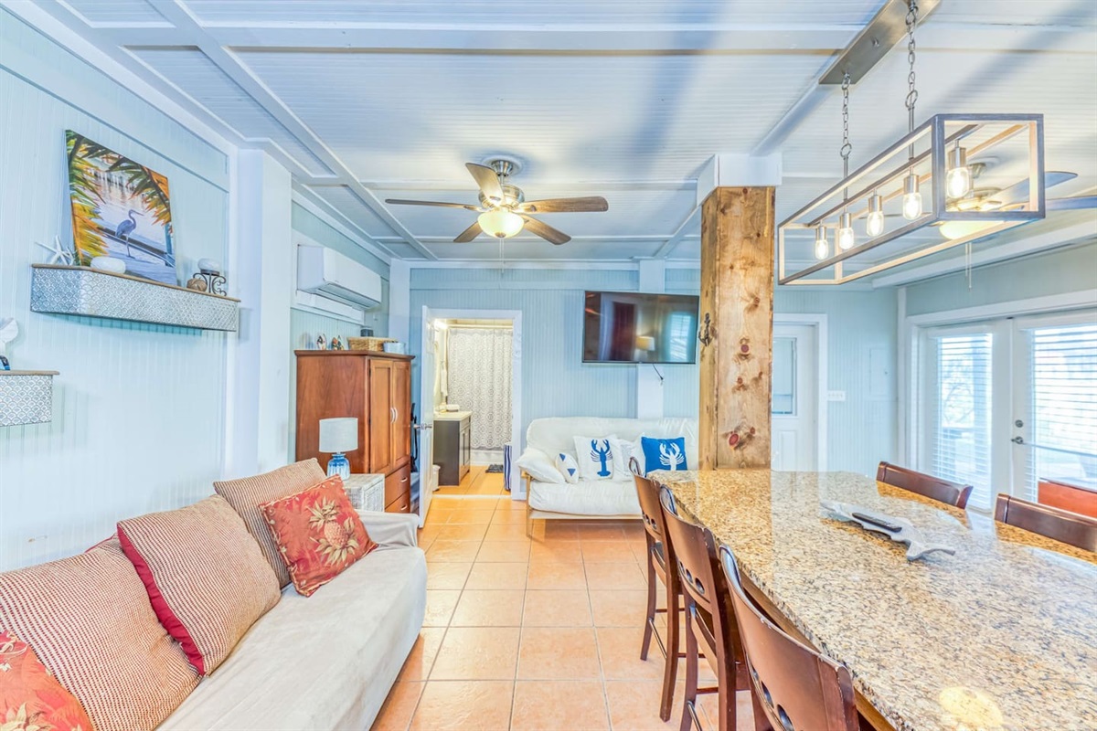 Living Room: Bright space with a stylish island vibe, perfect for relaxing and entertaining!